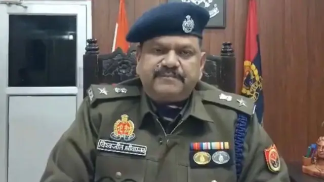 डीसीपी पश्चिम विश्वजीत श्रीवास्तव ने कहा कि कई स्थानों पर छापेमारी की जा रही है.