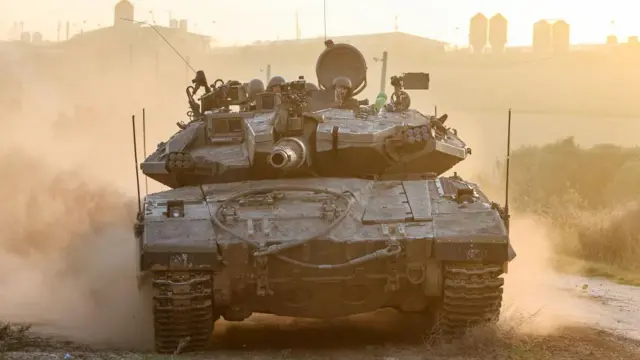 Tank Israel melancarkan operasi darat ke bagian selatan Jalur Gaza.