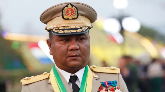 लष्करी राजवटीचे प्रवक्ते मेजर जनरल झॉ मिन हटुन बीबीसीला म्हणाले की सू की यांची तब्येत ठीक आहे.