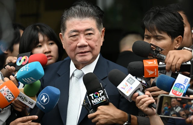 பும்தாம் வேச்சயாசாய் தற்காலிக பிரதமராக செயல்படுவார்.