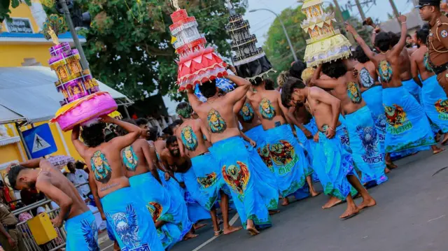 දෙවිනුවර දේවාල පෙරහැරට කාවඩි නර්තනය එකතු වීම