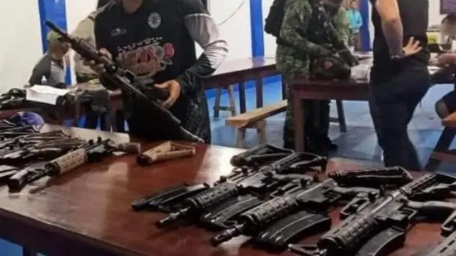 Senjata-senjata yang diduga dibeli oleh Anton Gobay dan akan dibawa ke Papua.