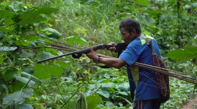 એ લોકો જે સિકાર કરીને ખાય છે