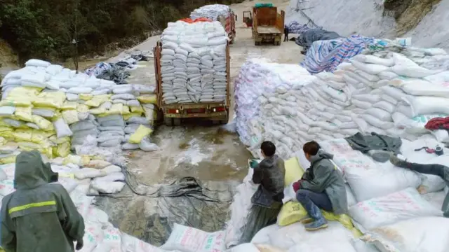 ကချင်ပြည်နယ်အတွင်း မြေရှားထုတ်ယူနေတဲ့နေရာတွေဟာ ပြန့်ကျဲများပြားလာပြီး ထုတ်ယူတဲ့နေရာဟာ စင်ကာပူနိုင်ငံအရွယ် အစားလောက်ရှိလာတယ်