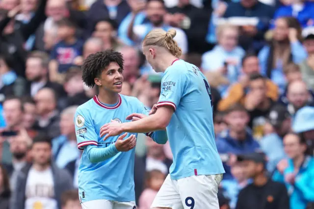 এই মৌসুমে ৪৮ ম্যাচ খেলে ৫২ গোল করেছেন এর্লিং হালান্ড, ইংলিশ প্রিমিয়ার লিগে ৩৩ ম্যাচে করেছেন ৩৬ গোল যা ইতিহাসে সর্বোচ্চ