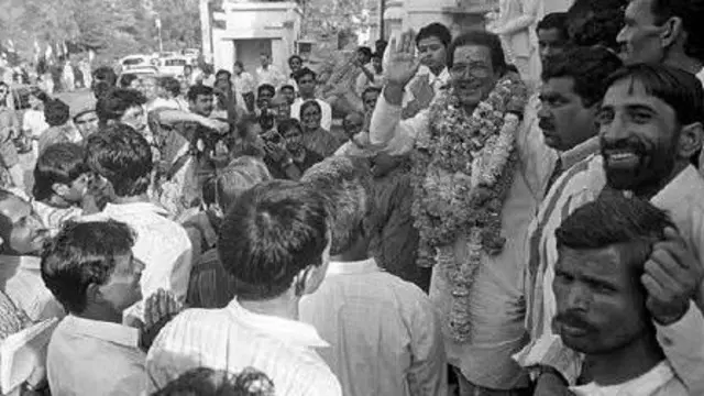 नवी दिल्लीत एका प्रचार सभेत बोलताना राजेश खन्ना.