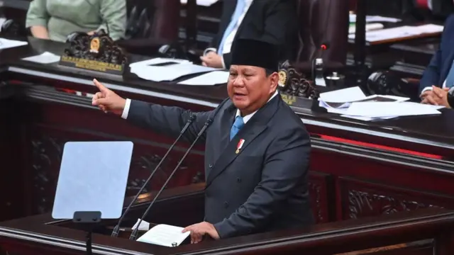 Presiden Prabowo Subianto menyampaikan pidato dalam Rapat Paripurna ke-19 DPR RI Masa Persidangan V Tahun Sidang 2025-2026 di kompleks Parlemen, Jakarta, Rabu (20/05).