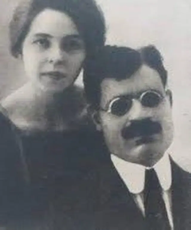 سوزان بريسو وطه حسين في شبابهما 