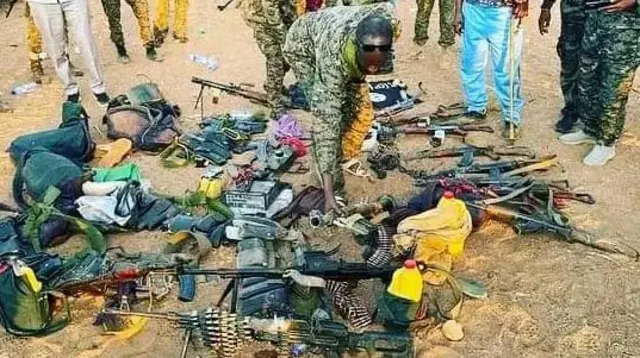 ከአልሻባብ ታጣቂዎች ተማረኩ የተባሉ የጦር መሳሪያዎች 