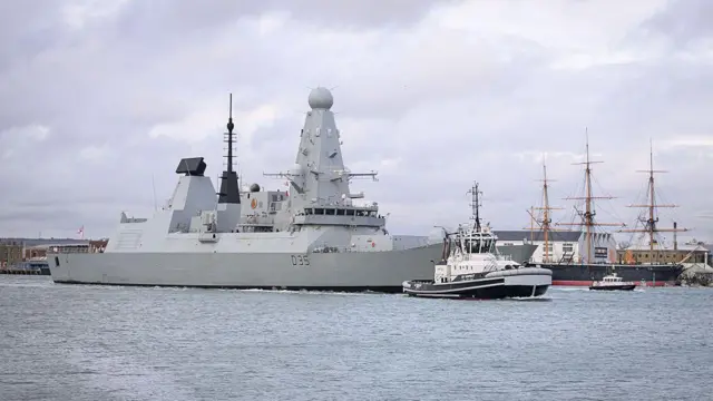 10 марта 2026 года корабль HMS Dragon выходит из гавани Портсмута