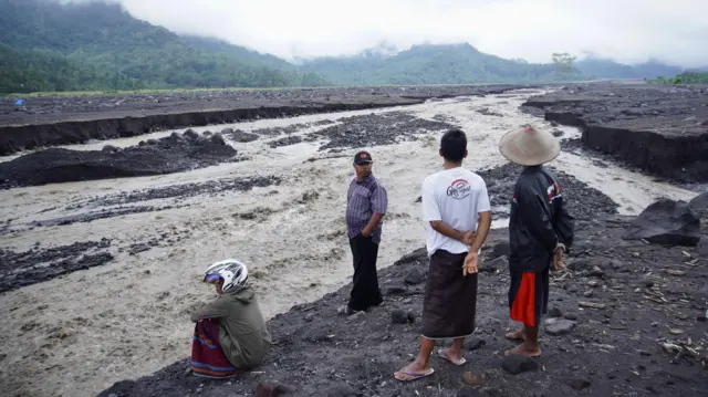 Banjir Lahar Dingin Semeru, Lumajang 'tanggap Darurat', Tiga Orang ...