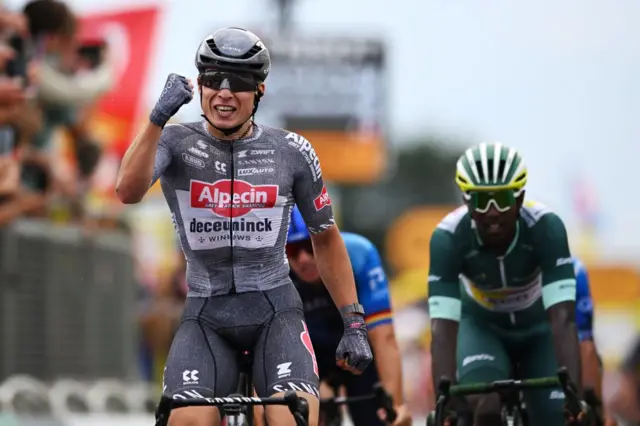 ጃስፐር ፍሊፕሰን ቀዳማይ ክወጽእ እንከሎ ቢንያም ግርማይ ካልኣይ ወጺኡ