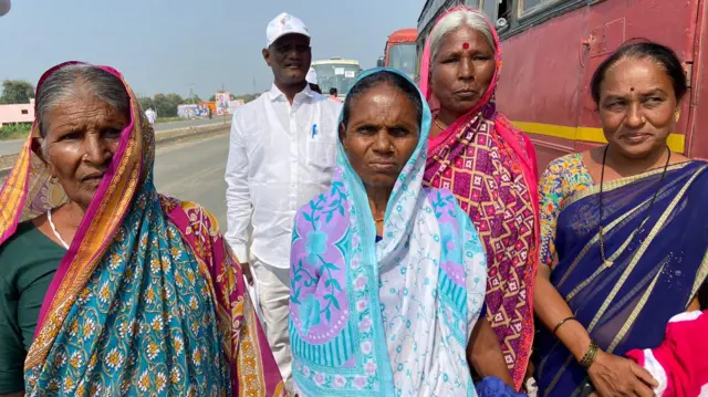 भारत जोडो यात्रेत सहभागी होण्यासाठी आलेल्या महिला