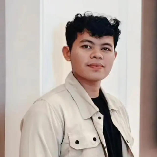 Fiki Mutakim saat ini masih berada di Kapal Honour 25 yang dibajak perompak Somalia.