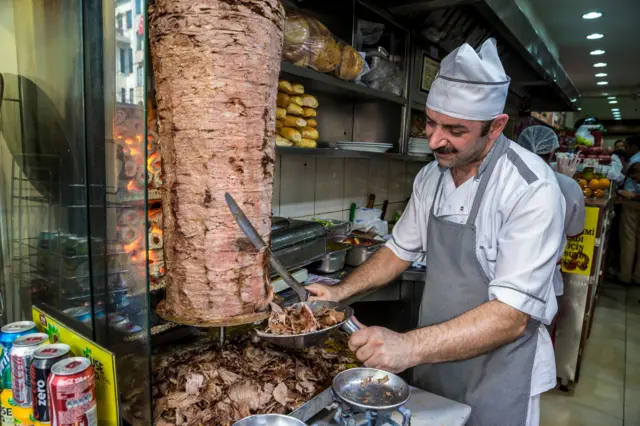 Döner kesen bir usta