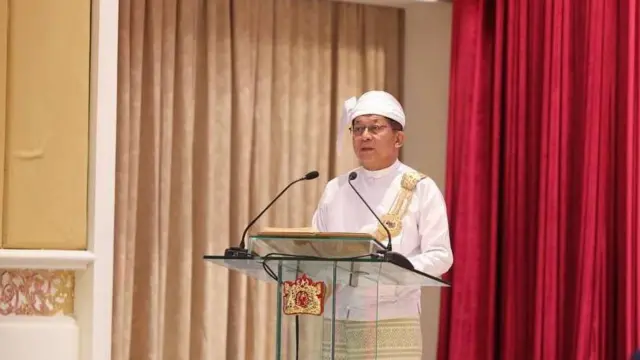 မိန့်ခွန်းနာခံပြီးကတိသစ္စာပြုအခမ်းအနားမှာတွေ့ရတဲ့ ဦးမင်းအောင်လှိုင်