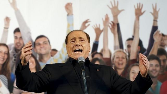 Berlusconi durante um comícioqual o melhor site de aposta de jogosnovembroqual o melhor site de aposta de jogos2015