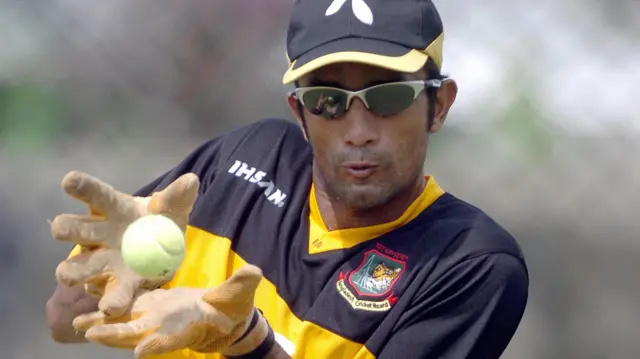 ২০০৩ বিশ্বকাপে বাংলাদেশের অধিনায়ক ছিলেন খালেদ মাসুদ পাইলট