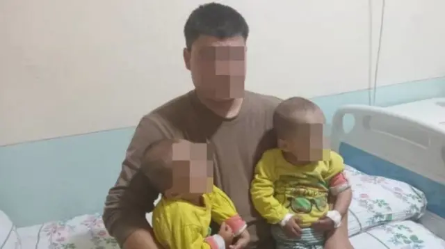 Сабалган эгиз кыздар биологиялык атасы менен 