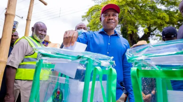 Ka Gọvanọ Mbah na-eto ntụlịaka gọmentị okpuru ọchịchị a na-eme taa, ndị APC na-akatọ ya