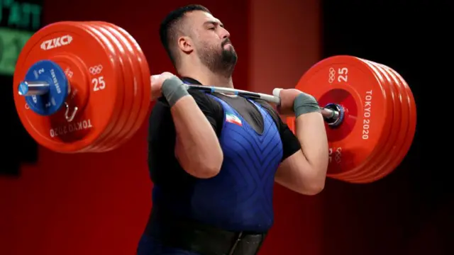 علی داوودی که در المپیک توکیو مدال نقره گرفت از بخت‌های اصلی مدال‌آوری وزنه‌برداری ایران در بازی‌های آسیایی است