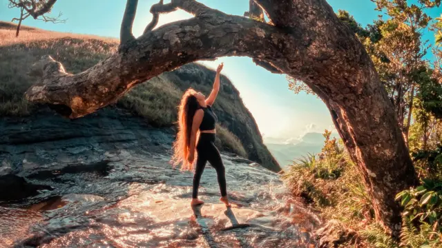 පෞද්ගලික අංශයේ රැකියාවක නිරත වන විශ්වනී ජයවීර වසර දෙකක පටන් තනිව ශ්රී ලංකාව තුළ සංචාරය කරයි.