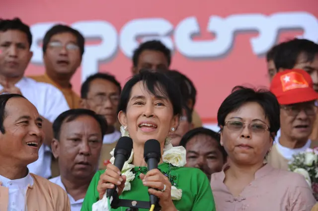 နှစ် ၃၀ ကျော် နိုင်ငံရေးမာရသွန်ပြေးခဲ့တဲ့ ဒေါ်အောင်ဆန်းစုကြည်