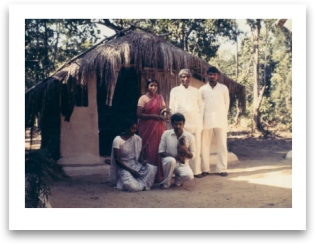 લોકબિરાદરી પ્રકલ્પ ખાતે પોતાના પરિવાર સાથે બાબા