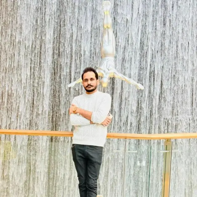 31 जानेवारी 2025 रोजी फेसबुकवर पोस्ट केलेल्या छायाचित्रांमध्ये शहजाद भट्टी दुबई मॉलमध्येही दिसतो.
