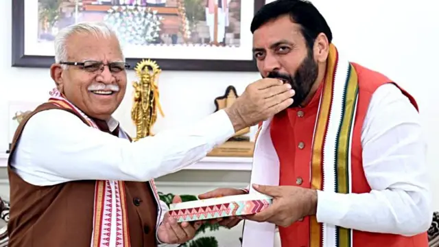 हरियाणा के पूर्व मुख्यमंत्री मनोहरलाल खट्टर और मुख्यमंत्री नायब सिंह सैनी