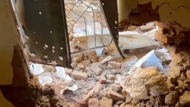 मुस्तफा यांच्या घरावर गोळीबार झाला आणि लुटमार झाली.