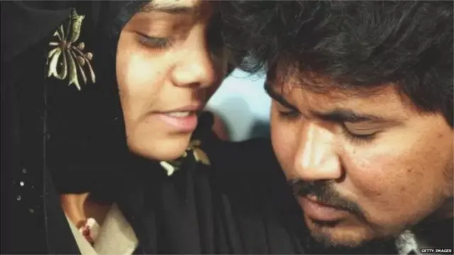 கணவருடன் பில்கிஸ் பானு