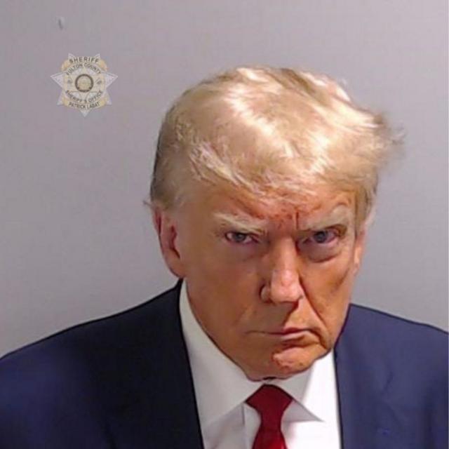 Дональд Трамп (фото после ареста)