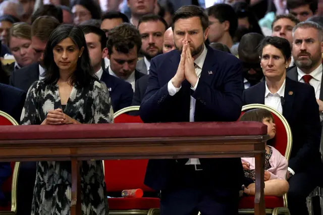 স্ত্রীর সঙ্গে ভ্যাটিকান সিটিতে জেডি ভান্স 