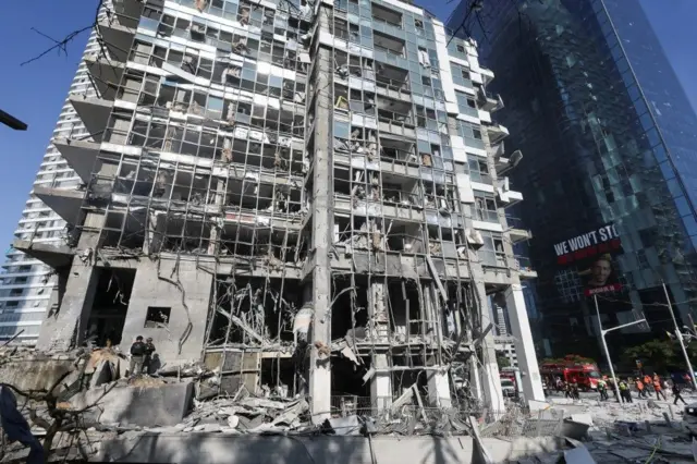 Još jedna pogođena zgrada u Ramat Ganu