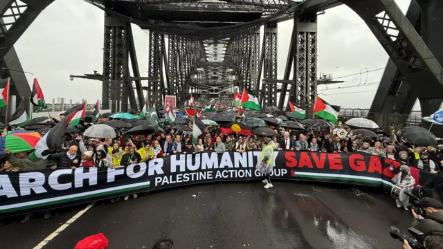 تجمع معترضان پل سیدنی