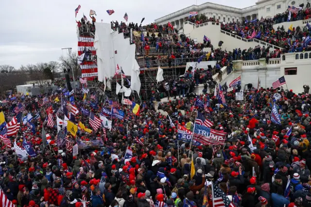 Manifestantes pró-Trump invadiram o Capitólio dos EUA enquanto os legisladores estavam prestes a assinar na quarta-feira a vitória eleitoral do presidente eleito Joe Bidengreenbets login6greenbets loginjaneirogreenbets login2021. 