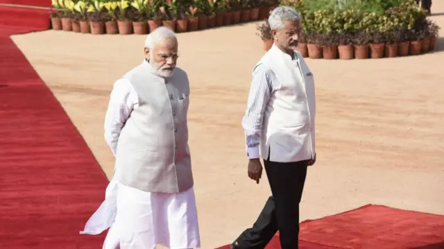 एस जयशंकर और मोदी