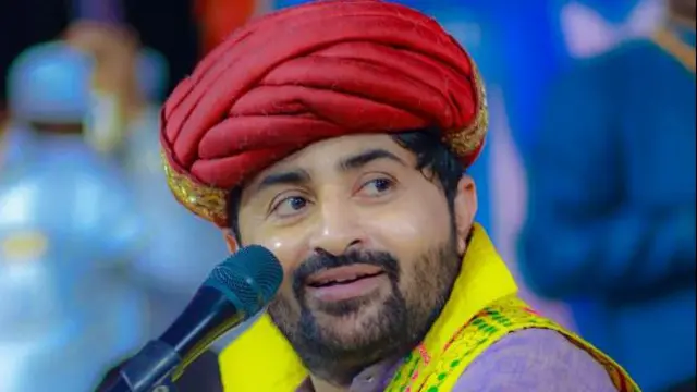 દેવાયત ખવડ સુરેન્દ્રનગરના દુધઈ ગામના વતની છે