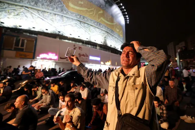 People pray in Tehran, 19 May