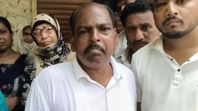भाजपा के पार्षद लाल बहादुर वर्मा बड़ी संख्या में वार्ड वासियों को लेकर भाजपा विधायक रमेश मैंदोला के घर जाकर नगर निगम की शिकायत की