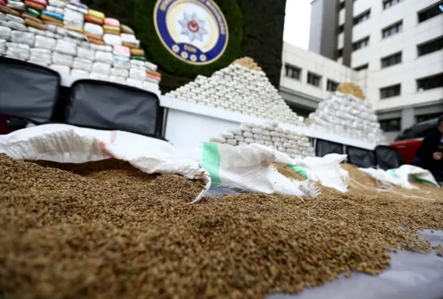 Polis operasyonlarında ele geçirilen uyuşturucu maddeleri 