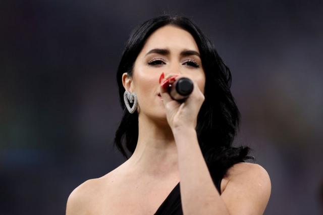 Lali Espósito cantando el himno argentino en la final del Mundial 2022