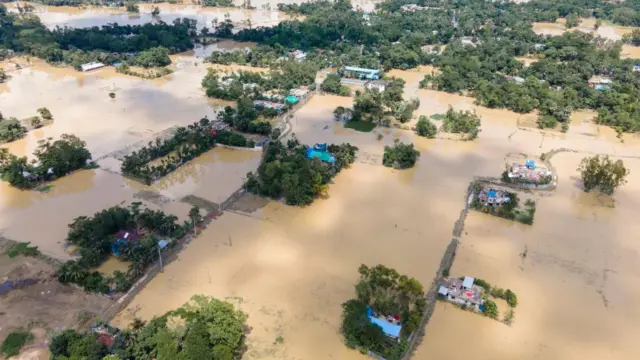 সাম্প্রতিক বন্যায় ১১টি জেলার লাখ লাখ মানুষ ক্ষতিগ্রস্ত হয়েছে