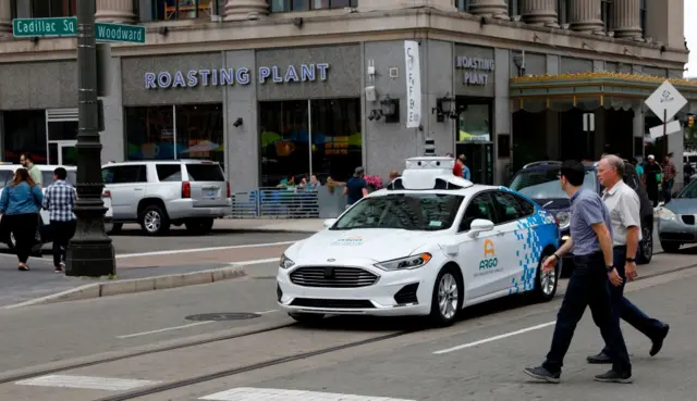 যুক্তরাষ্ট্রের ডেট্রয়েট শহরে চলছে চালক-বিহীন গাড়ি