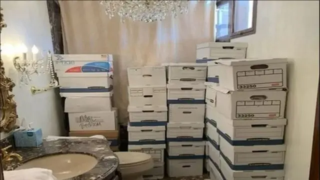 ডোনাল্ড ট্রাম্পের বিরুদ্ধে গোপনীয় দলিলপত্র সংরক্ষণে অব্যবস্থাপনার অভিযোগ আনা হয়েছে