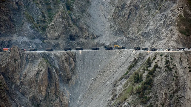 Zojila Pass, Hindiya