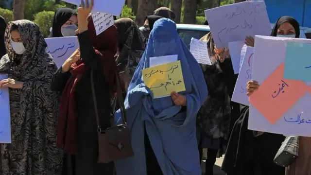 పాఠశాల, అఫ్గాన్ మహిళలు