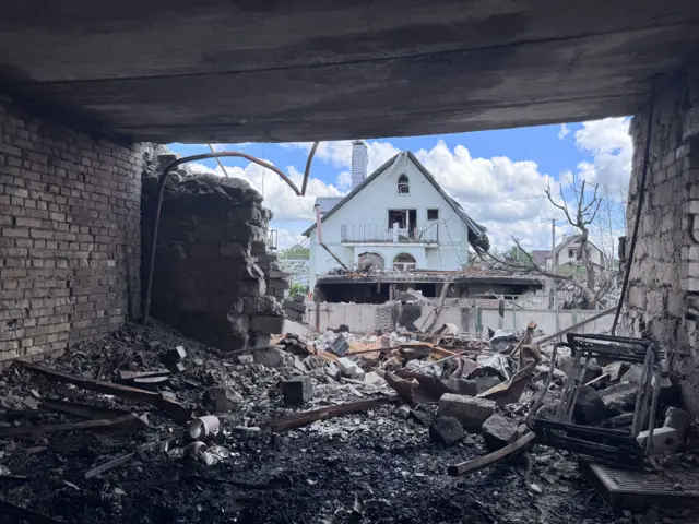 Через балістичну ракету будинок залишився без стіни