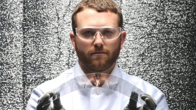 يستخدم زجاج "غوريلا" من "كورنينغ" في صناعة الهواتف الذكية